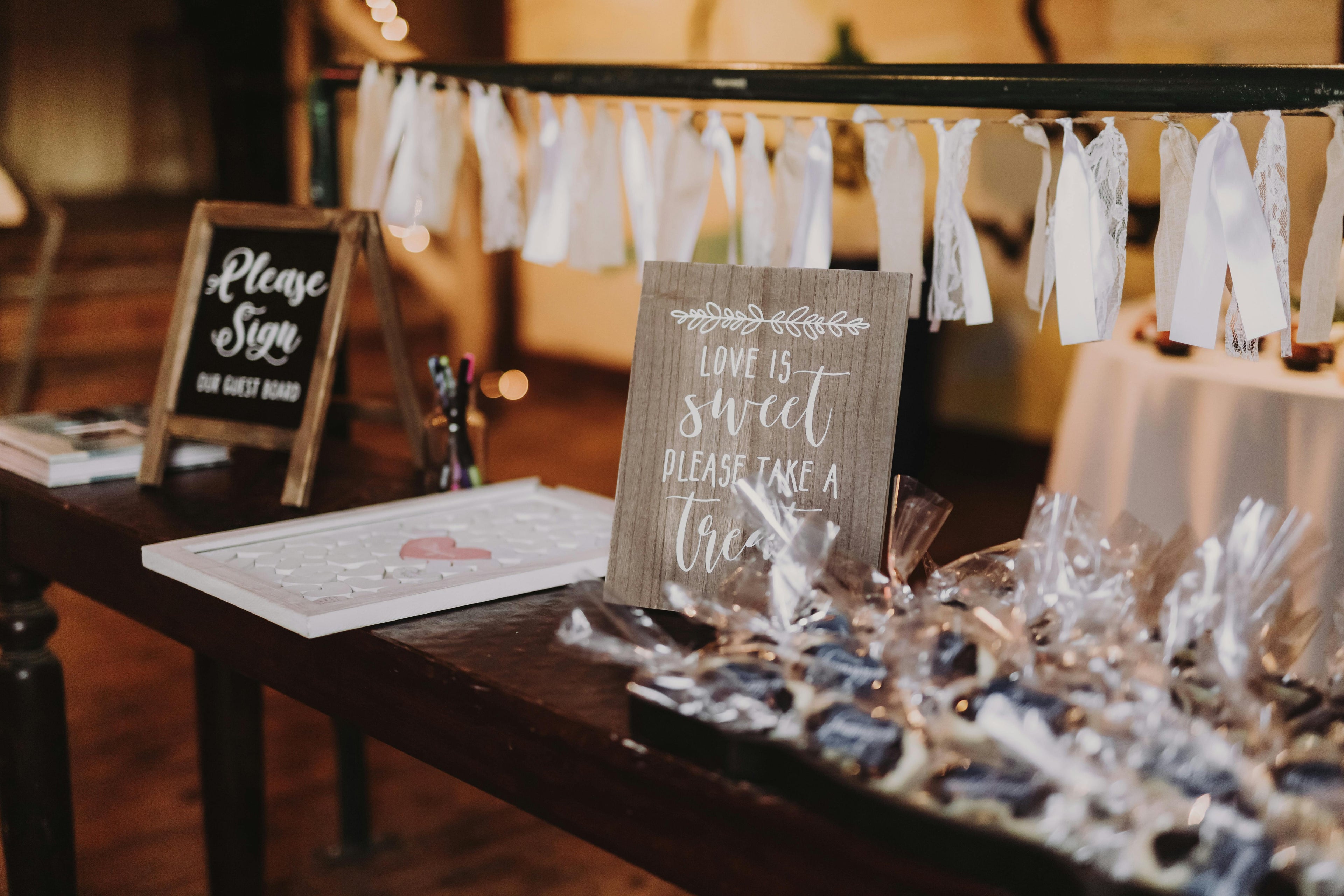 Custom Coffee vs. Traditional Wedding Favors: What Guests Prefer